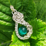 Srebrny wisior "Róża z Kocim Okiem"